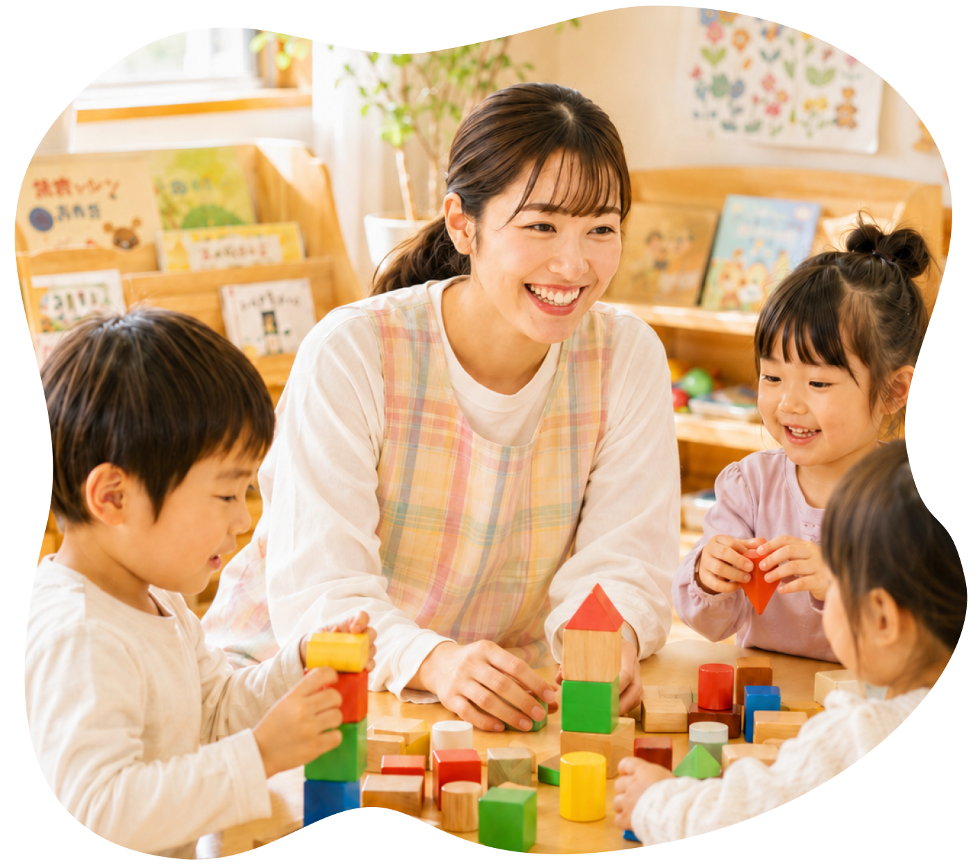 保育士と子どもたちの様子